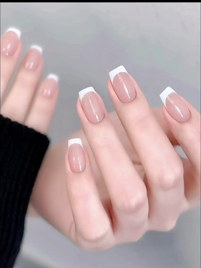 【HAND】フレンチネイル （ベースカラー追加 ＋1,000円）の写真