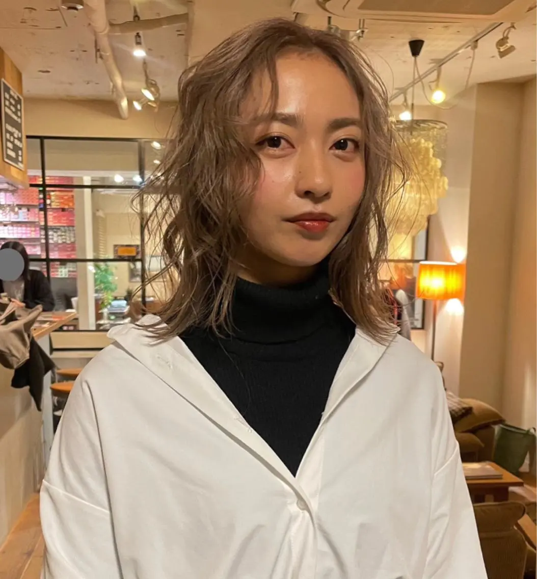 ショート カラー ベージュカラー ブリーチ 抜きっぱなしブロンド ブラウンカラー ココアブラウン ファッションに 溶け込むstyleのヘアスタイル