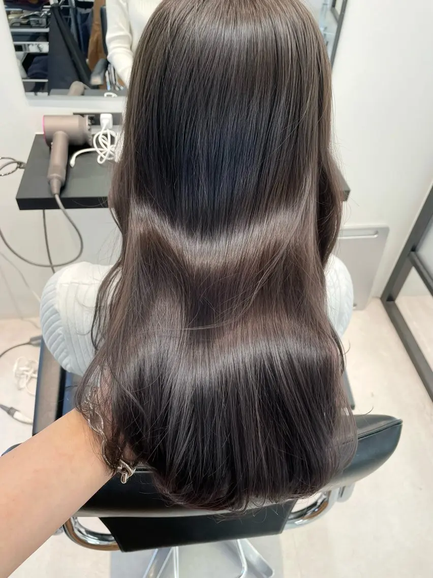 ロング カラー パーマ グレージュ 縮毛矯正 透明感カラー 🪽AYAKAのヘアスタイル