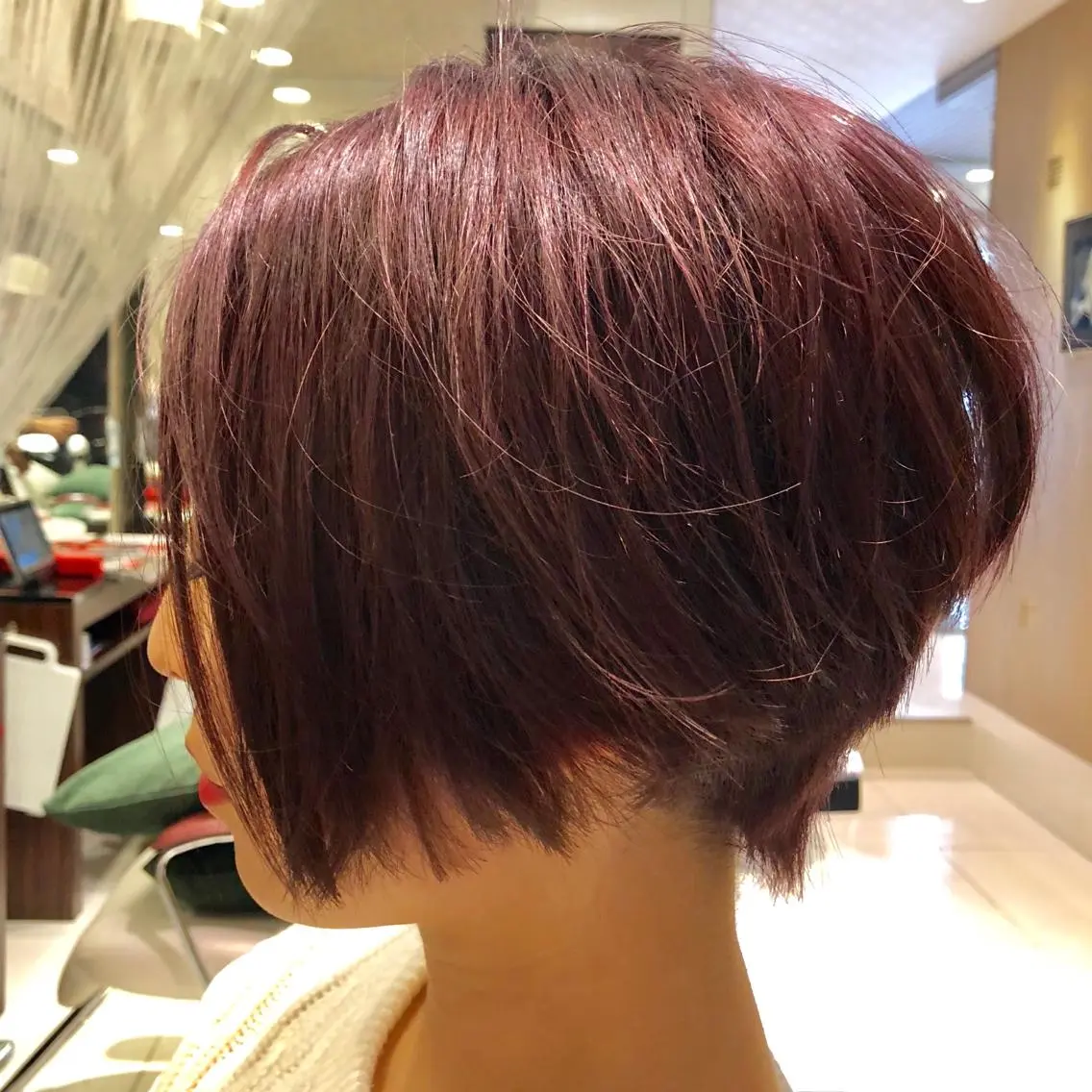 ショート 前下がりボブ ボブ カット ヘアカラー ミヤザキ コージのヘアスタイル