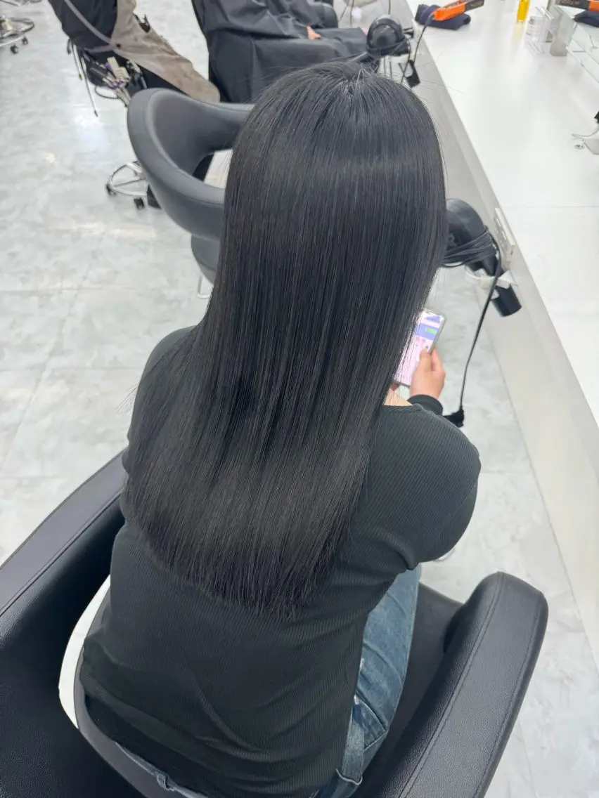 ロング カラー niina🖤 透明感×レイヤーのヘアスタイル