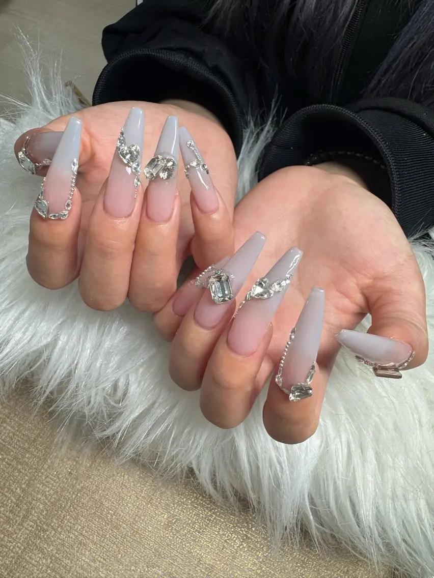 ネイル オーロラネイル フレンチネイル ジェルネイル ハロウィン キラキラネイル ハンドネイル H.baby Nail Salonのネイルデザイン