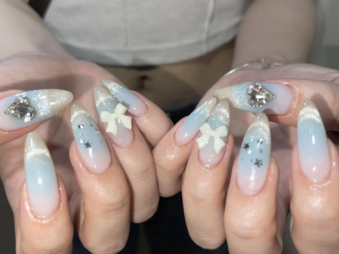 ネイル Shis_🦄shi 韓国風キラキラネイルのネイルデザイン