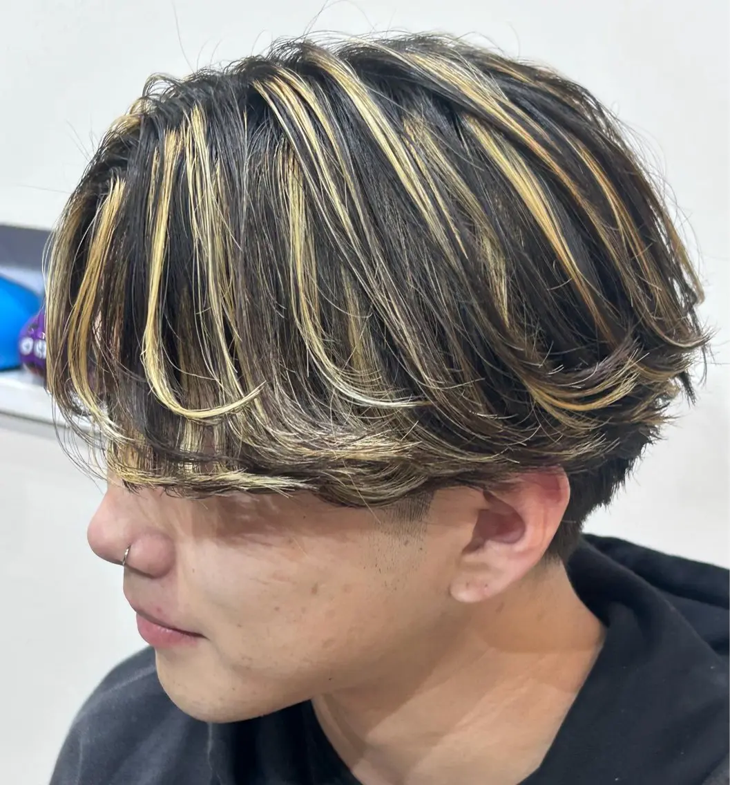 ミディアム カラー メンズ メンズハイライト ハイライトカラー ハイライト 丸田 恭平のヘアスタイル