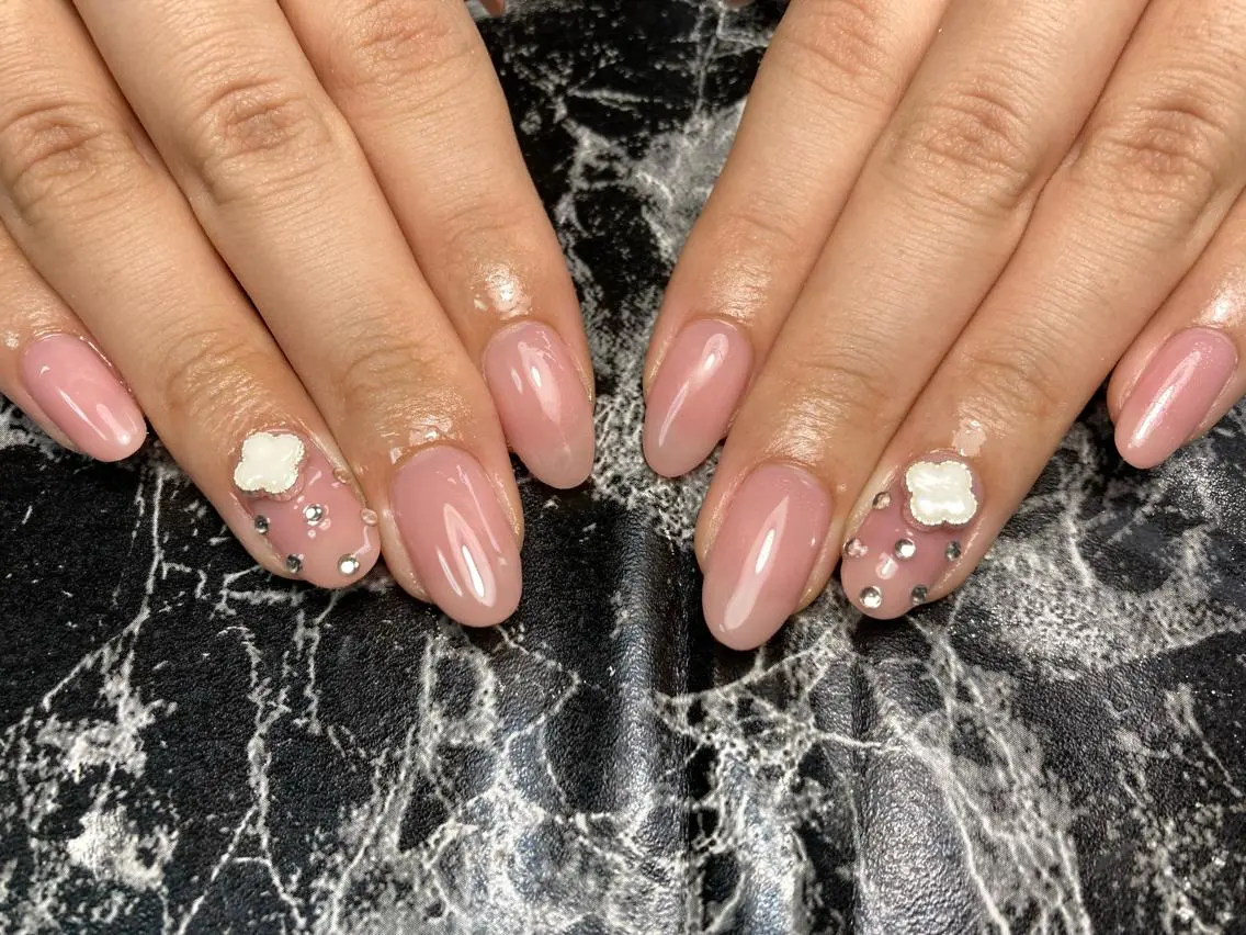 ミディアム ネイル ハンドネイル フットネイル ✴︎ Delightのネイルデザイン