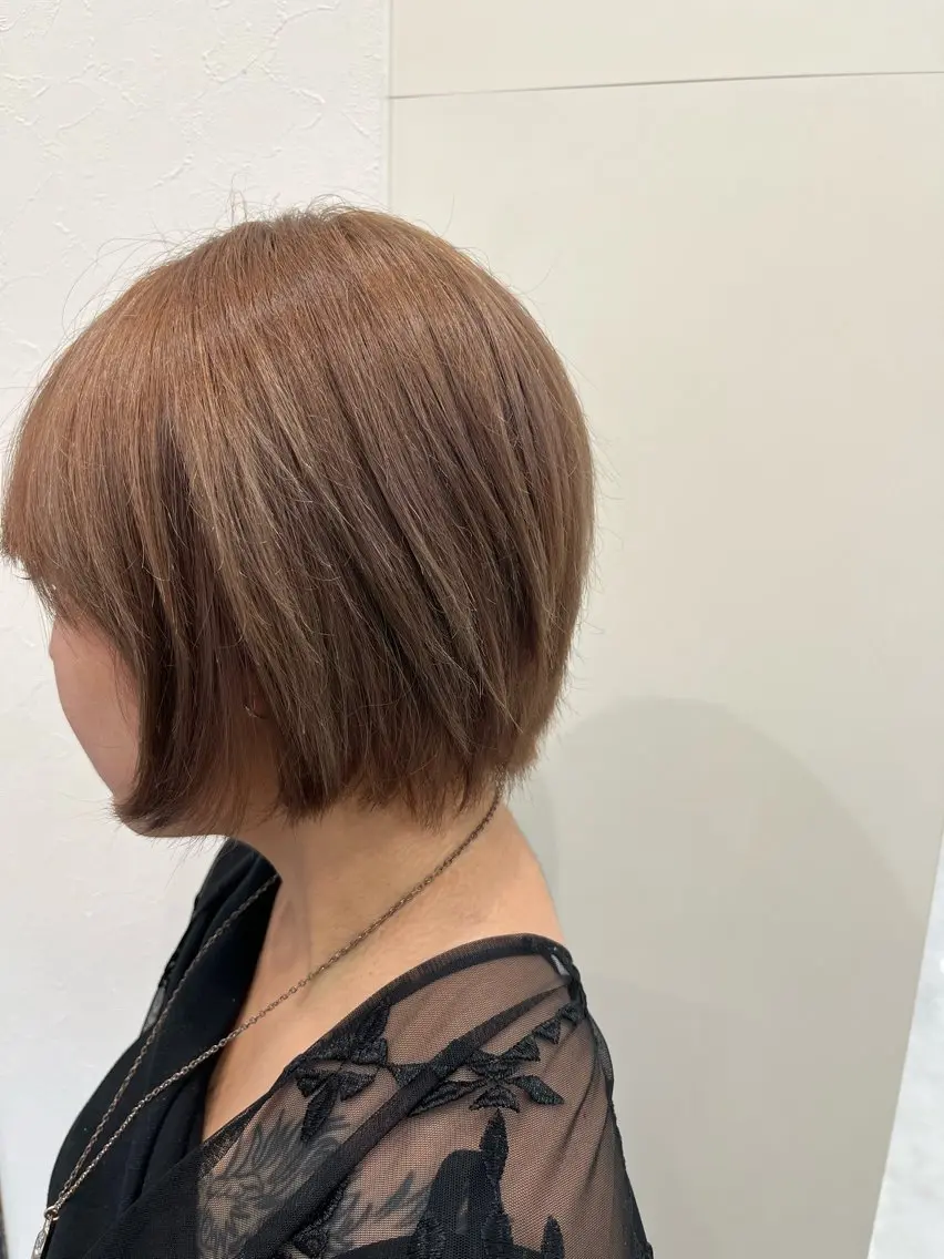 ショート カラー ベージュカラー ミルクティーベージュ カット ヘアカラー 山森 大地のヘアスタイル