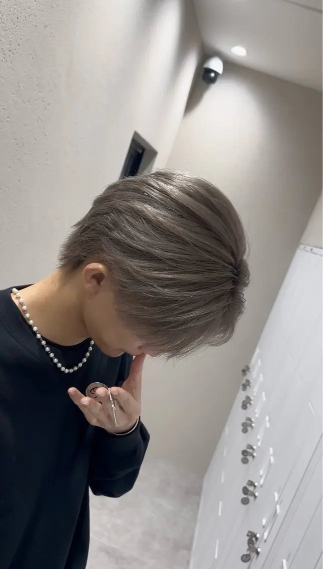 ショート カラー メンズ ベージュカラー ミルクティーベージュ シルバー カット ヘアカラー フェザー/韓国ヘア/ メンズパーマ〜悠輔〜のヘアスタイル