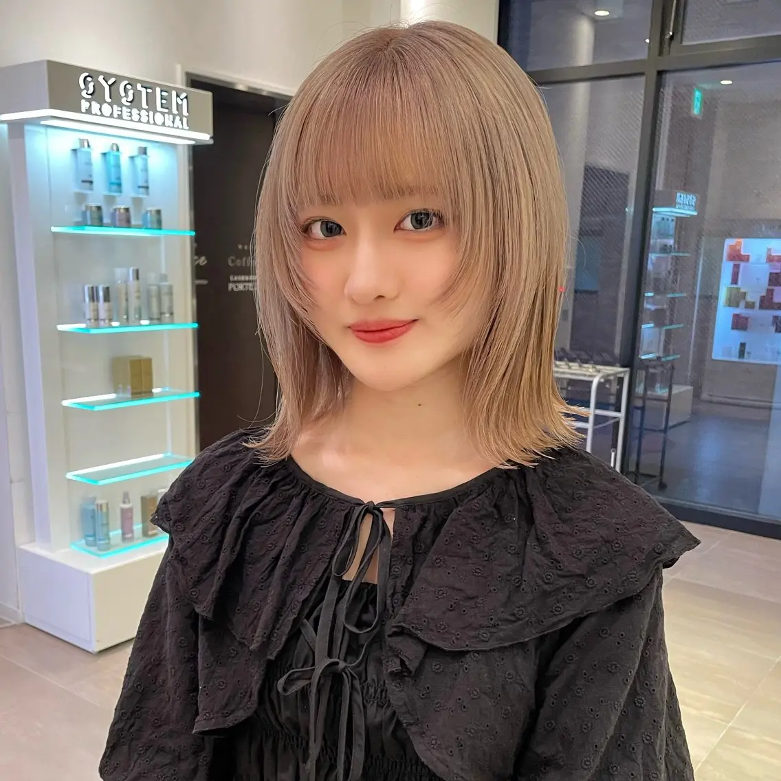 ミディアム カラー ベージュカラー ブリーチ ケアブリーチ ミルクティーベージュ ボブ ヘアカラー トリートメント 透明感/ベージュ/ 艶髪/ボブ🫧門脇由のヘアスタイル