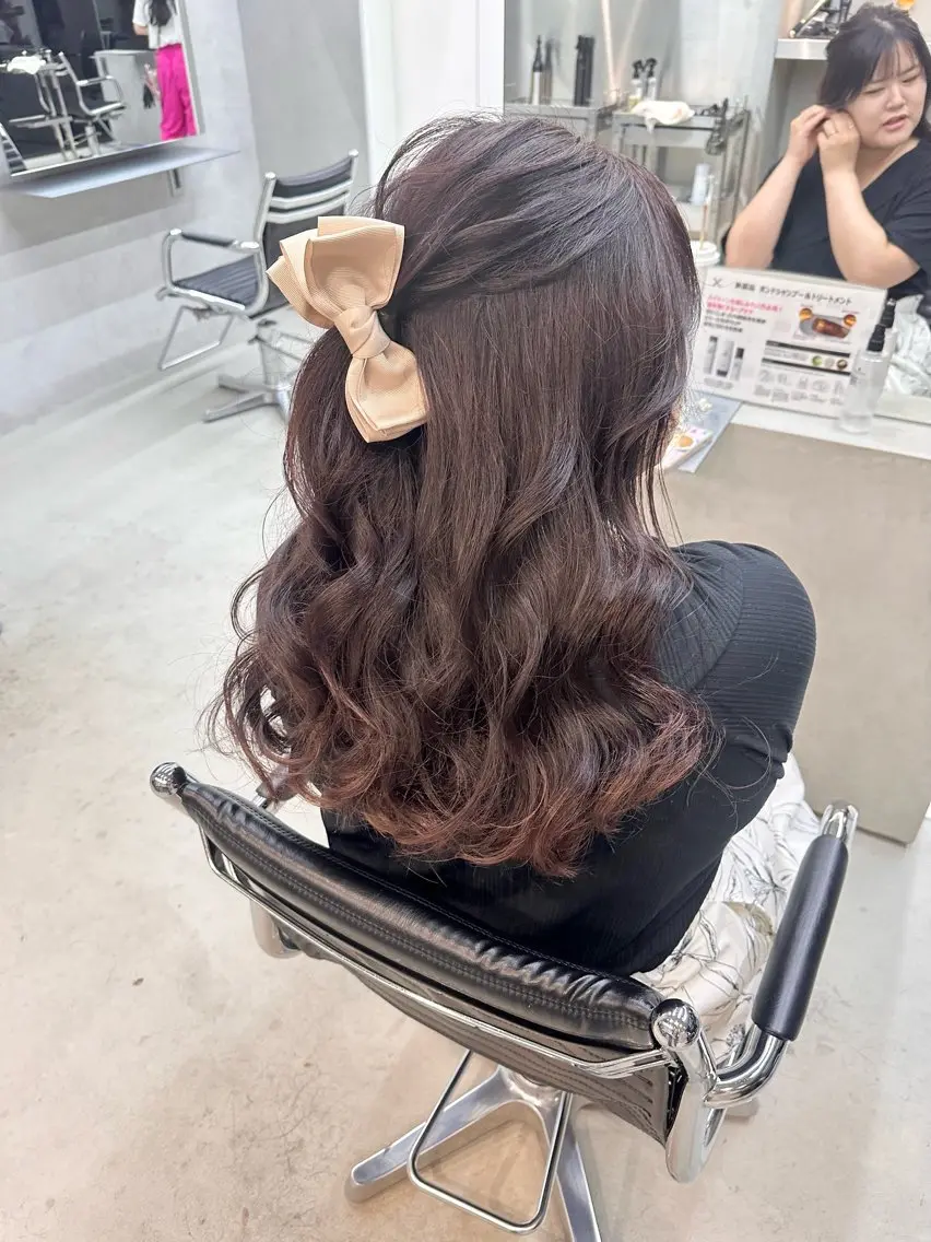 ロング カラー ヘアアレンジ ブラウンカラー ショコラブラウン ピンクカラー 染谷 遥花のヘアスタイル