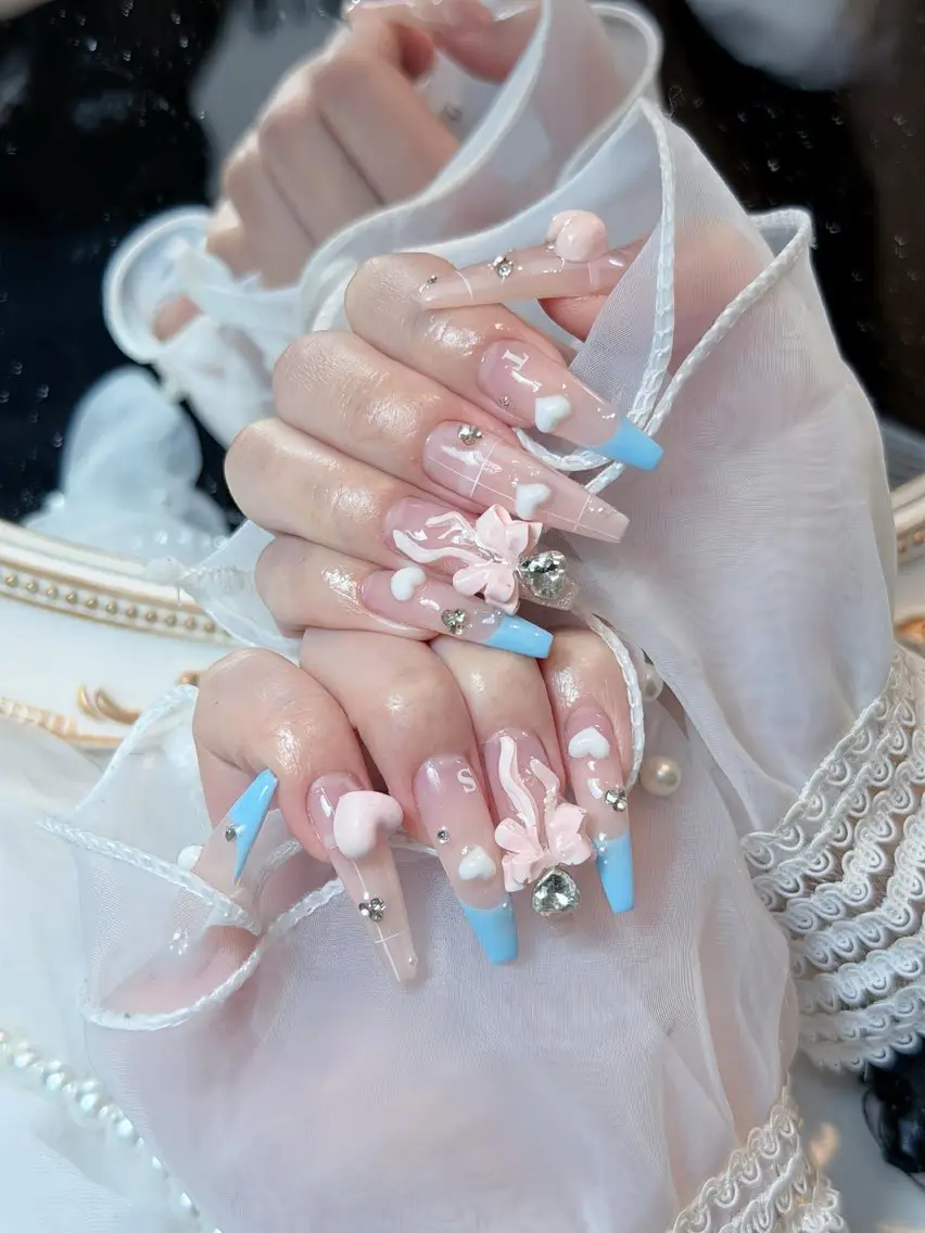 ネイル チークネイル ドット フレンチネイル グラデーション ハート Eli Muse 新宿ネイルのネイルデザイン