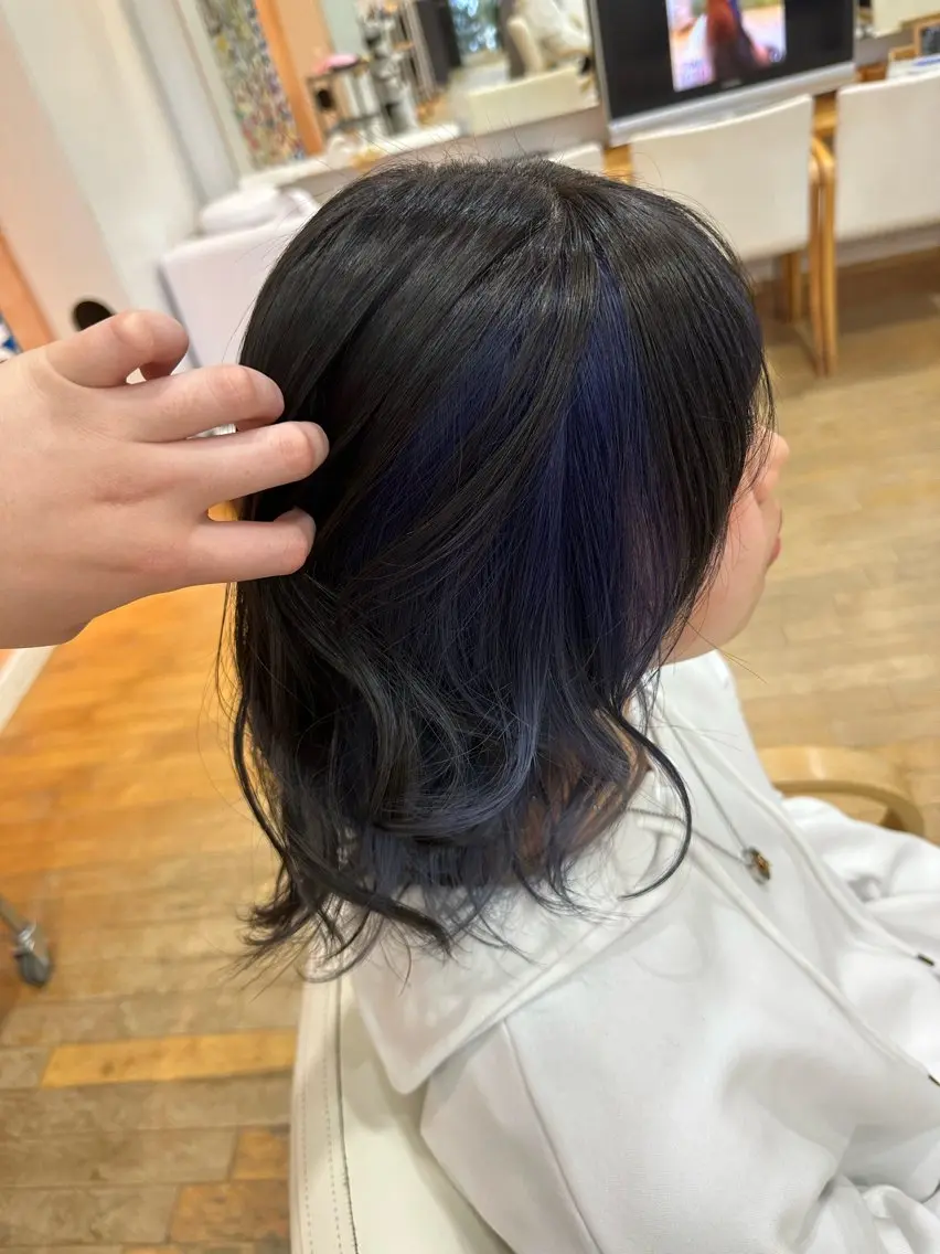 カラー ブルーカラー 山本 瑠華のヘアスタイル
