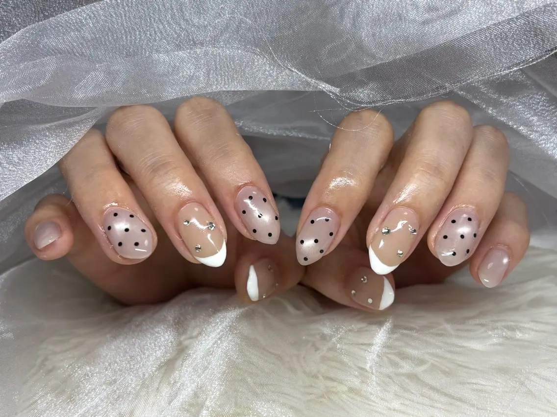 ネイル ハンドネイル パッチリオメメ Lianaのネイルデザイン