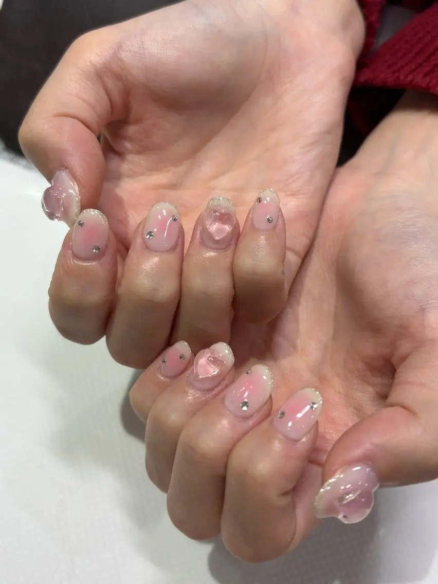 ネイル チークネイル ハンドネイル 佐藤 渚紗のネイルデザイン