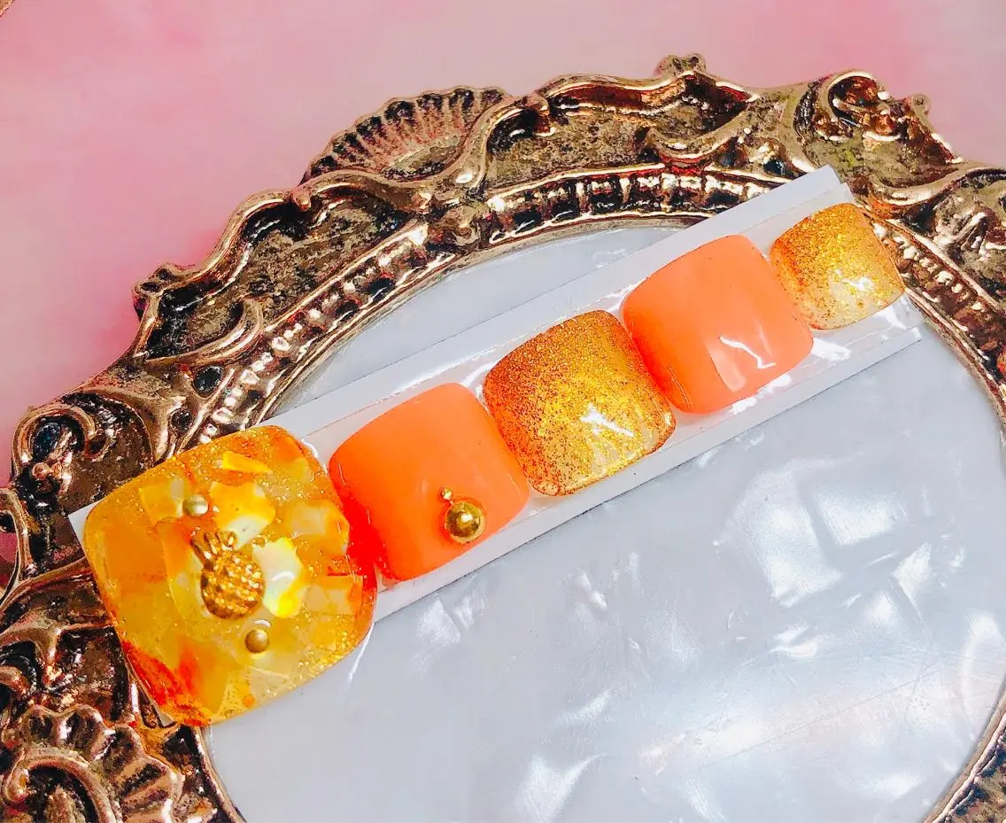 ネイル フットネイル フットネイル CROWN プライベートサロンのネイルデザイン