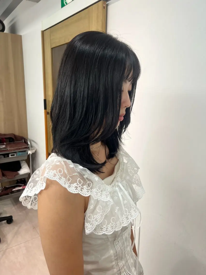 セミロング カラー カット ヘアカラー トリートメント 小森聖奈 韓国風レイヤーカットのヘアスタイル