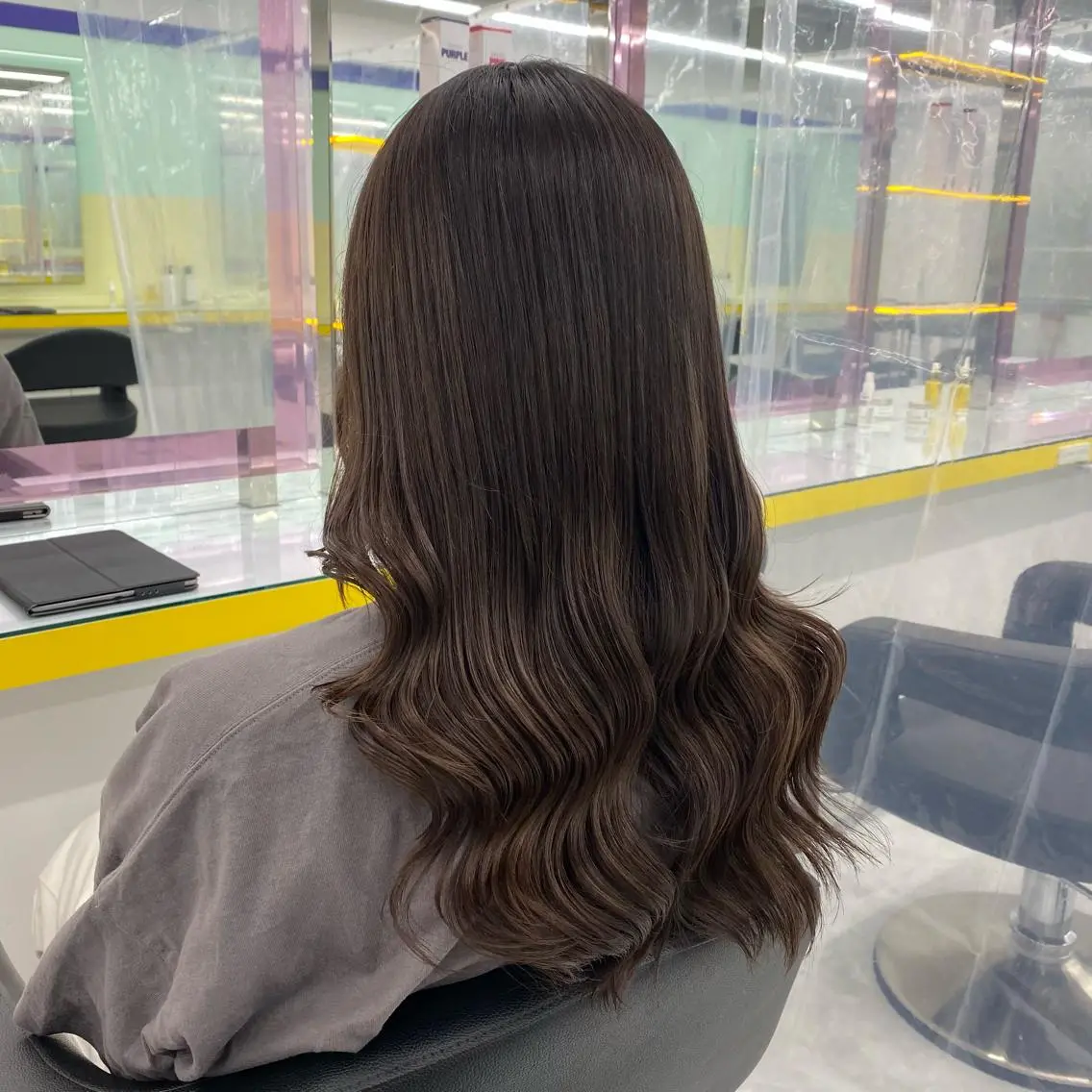 セミロング カラー ヘアアレンジ ヘアカラー トリートメント mai🍑暖色カラー /レイヤー💖のヘアスタイル