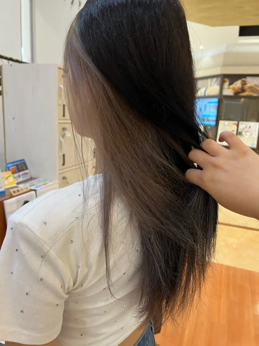 ロング カラー ヘアカラー 亀山 来未のヘアスタイル