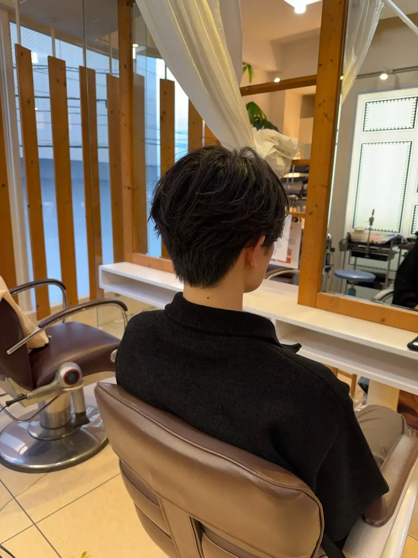 メンズ センターパート 刈り上げ 青山 光のヘアスタイル
