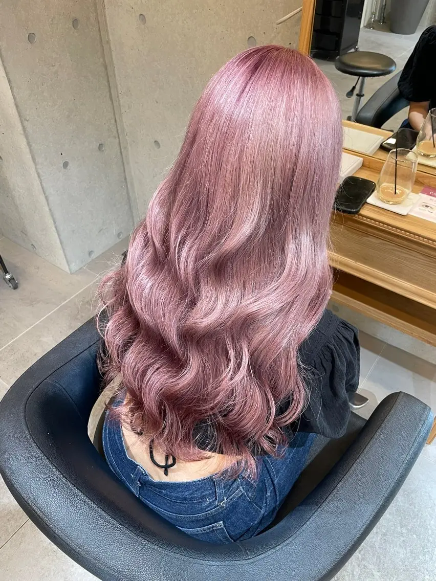 ロング カラー ベージュカラー ブリーチ ハイトーンカラー ミルクティーベージュ ピンクカラー カット ヘアカラー トリートメント 羽田翔大/ブリーチ/ レイヤー/店長のヘアスタイル
