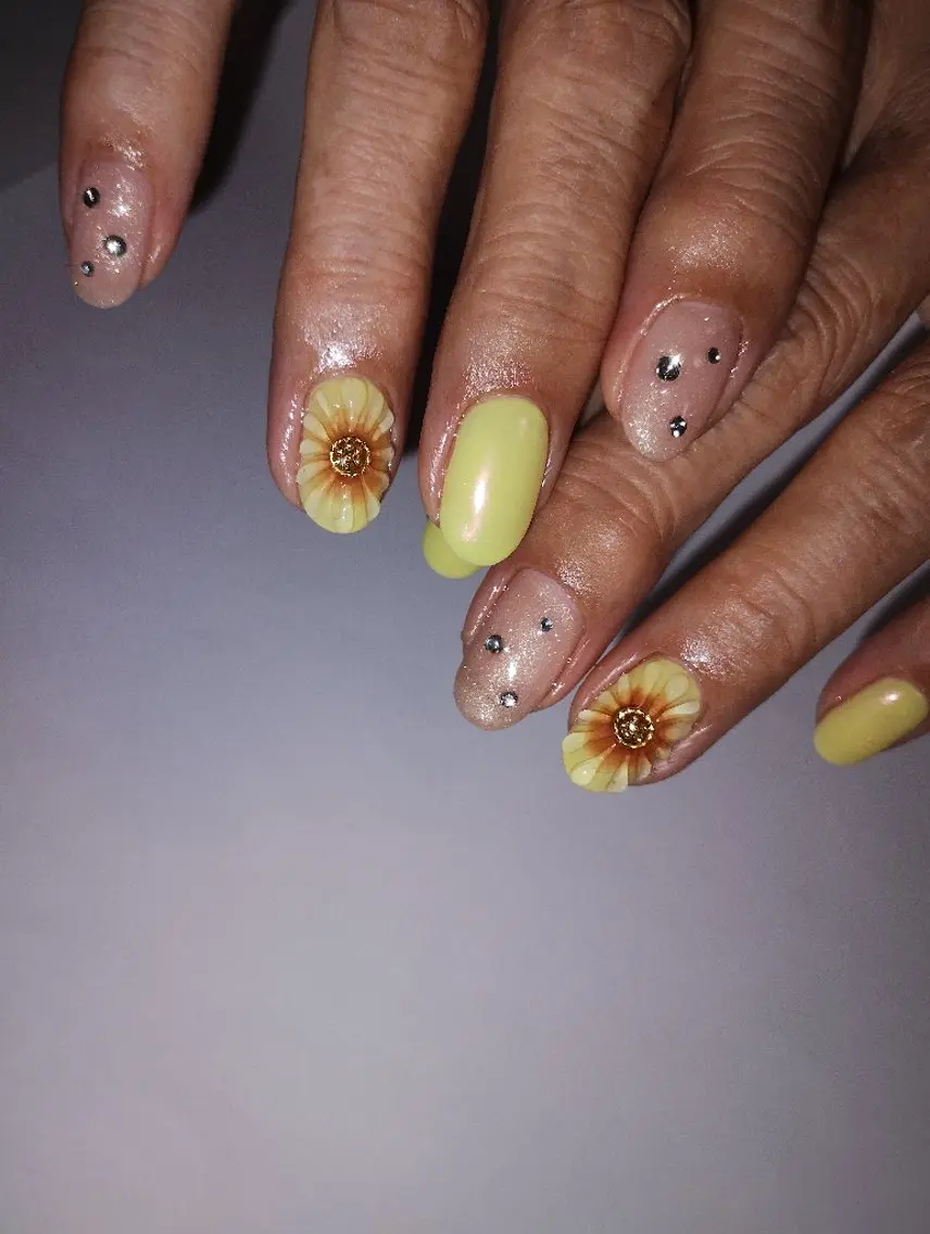 ネイル ストーンネイル 424 nailsのネイルデザイン