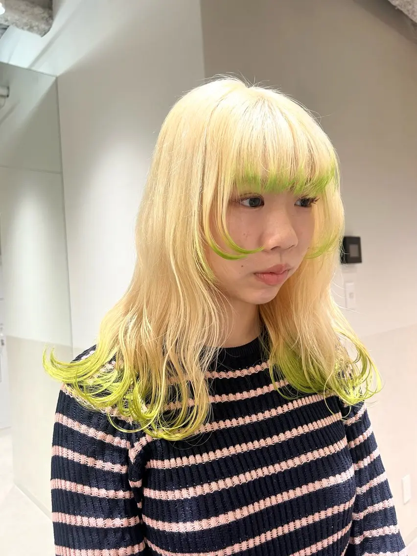 ロング カラー 抜きっぱなしブロンド 🫒オリーブ/透け感 レイヤー🌿‬モエカのヘアスタイル