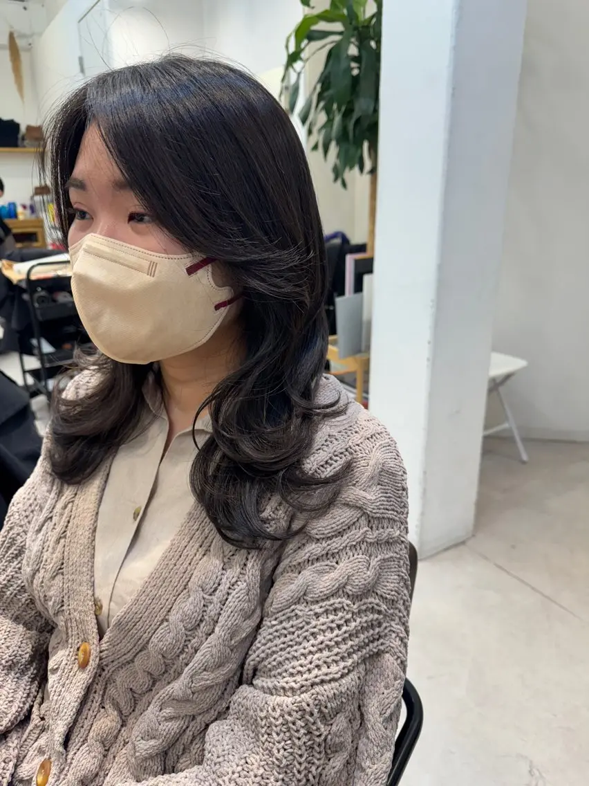 ミディアム レイヤーカット 似合う髪型が 分からない方へのヘアスタイル