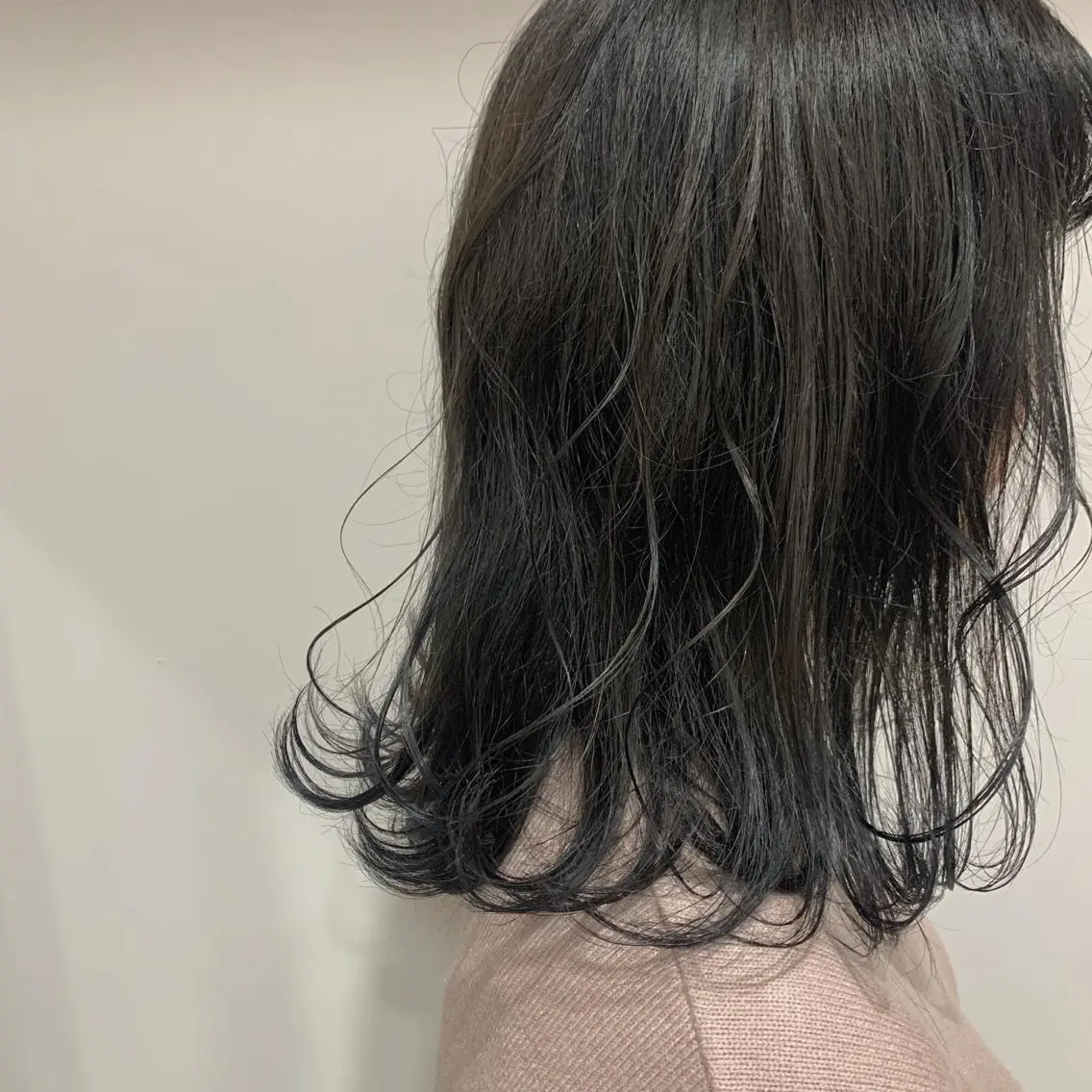 セミロング カラー 黒髪 ブルーカラー ブルーブラック 透明感カラー 名駅🦢大人艶カラー 🪽カミヤアカネのヘアスタイル