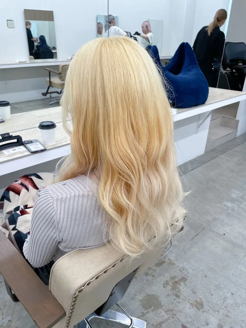 セミロング カラー ブリーチ 抜きっぱなしブロンド ケアブリーチ ハイトーンカラー ヘアカラー トリートメント ハイトーン/レイヤー /ケアブリーチ石川治のヘアスタイル