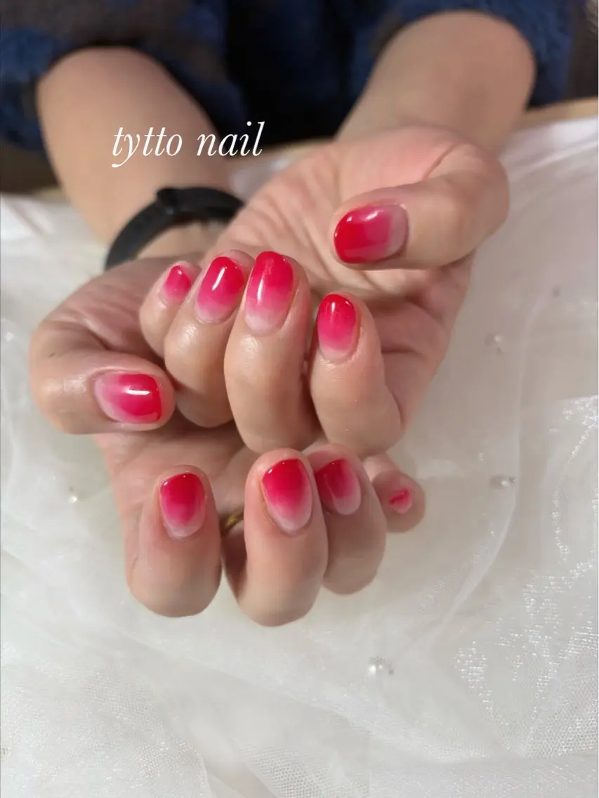 ネイル グラデーション オフィスネイル ワンカラーネイル 赤色 ショートネイル ハンドネイル tytto nail ❤︎eriのネイルデザイン