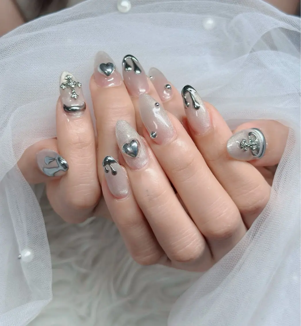 ネイル チークネイル フレンチネイル キラキラネイル 韓国ネイル マグネットネイル ハンドネイル Chibi h.babynailのネイルデザイン