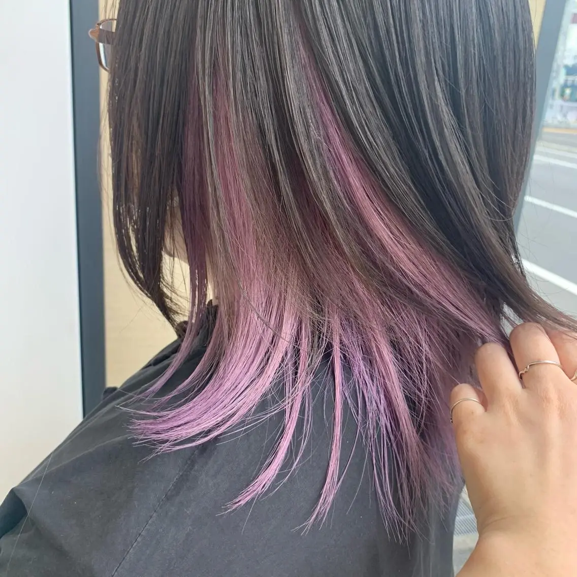 ミディアム カラー ブリーチ 透明感カラー パープルカラー ヘアカラー ウスイ ハルカのヘアスタイル