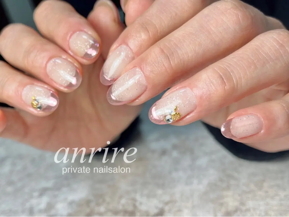 ネイル フラワーネイル フレンチネイル ジェルネイル キラキラネイル ラメ(グリッター) ハンドネイル nailsalon anrireのネイルデザイン