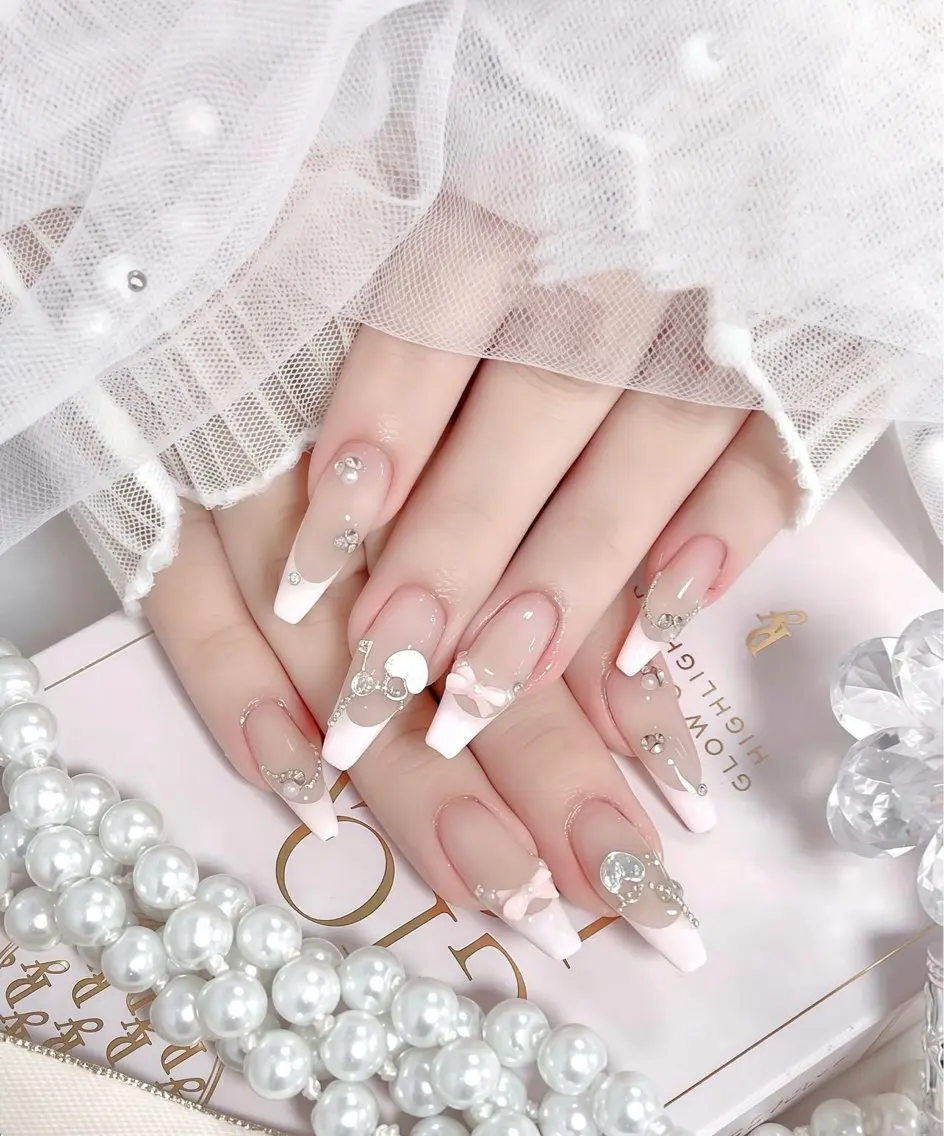 ロング 外国人風カラー 韓国風ヘア ハンドネイル E🌷nail 長さだし専門店のネイルデザイン