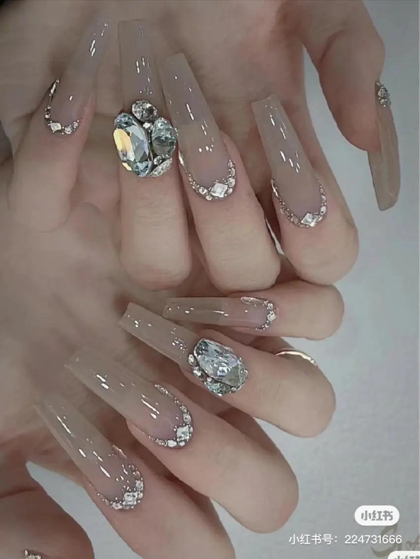 シンプルデザイン＋チップ長さ出し＋パーツつけ放題の写真