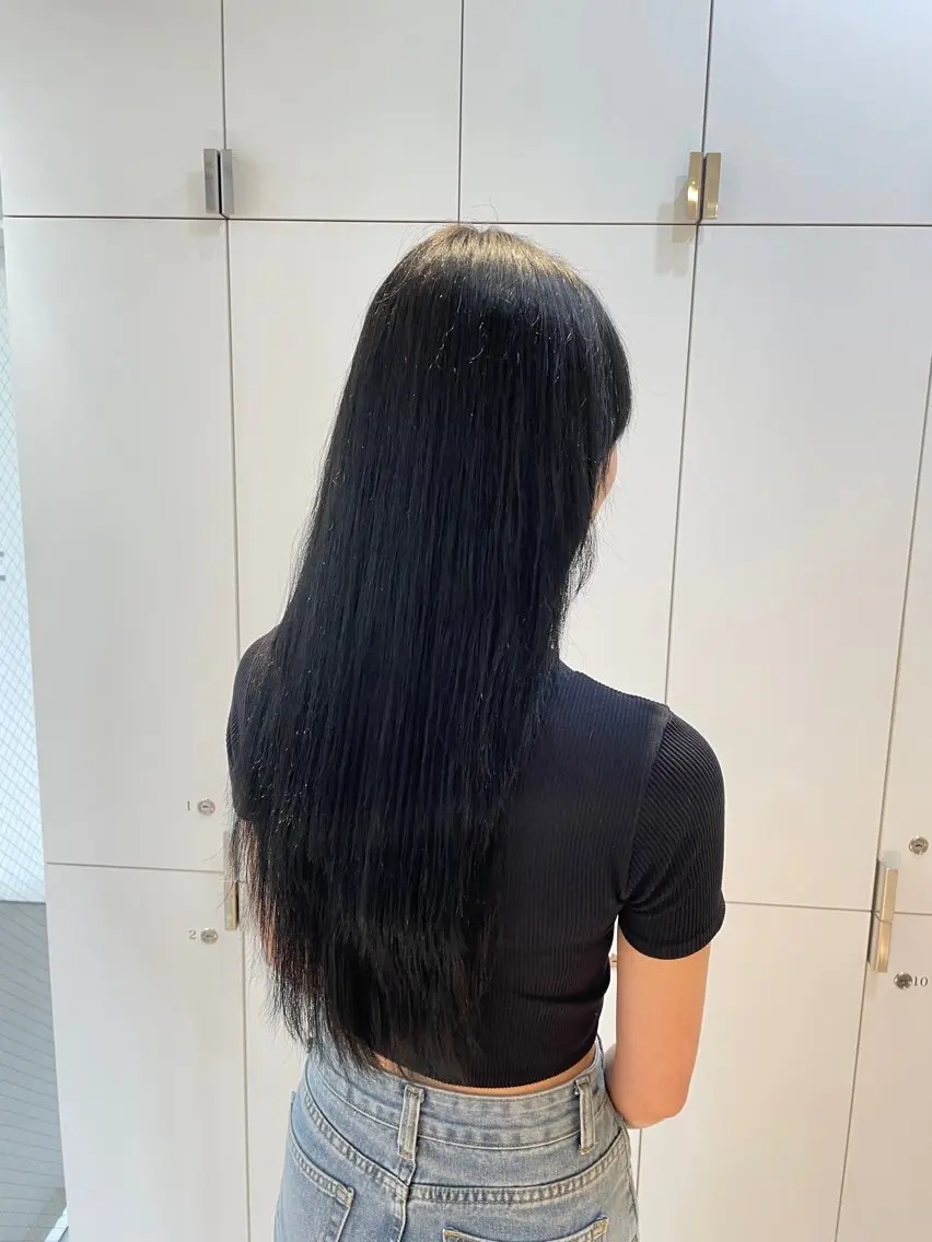 ロング カラー ヘアアレンジ 黒髪 ブリーチ ブルーカラー ブルーブラック 透明感カラー ヘアカラー トリートメント ヘッドスパ ヘアセット 艶カラー✨縮毛矯正✨ 翁長孝輔のヘアスタイル