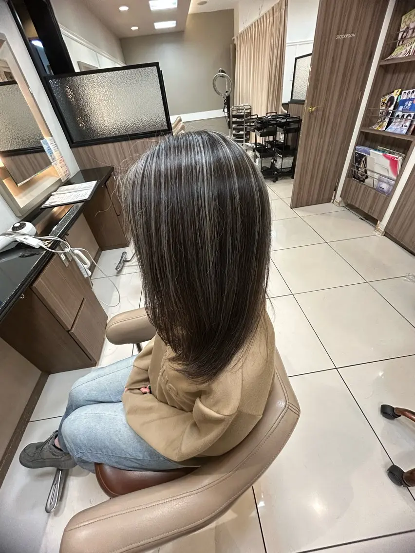セミロング カラー ハイライトカラー ハイライト カット ヘアカラー 💎縮毛矯正💎 髪質改善・店長 伊藤のヘアスタイル
