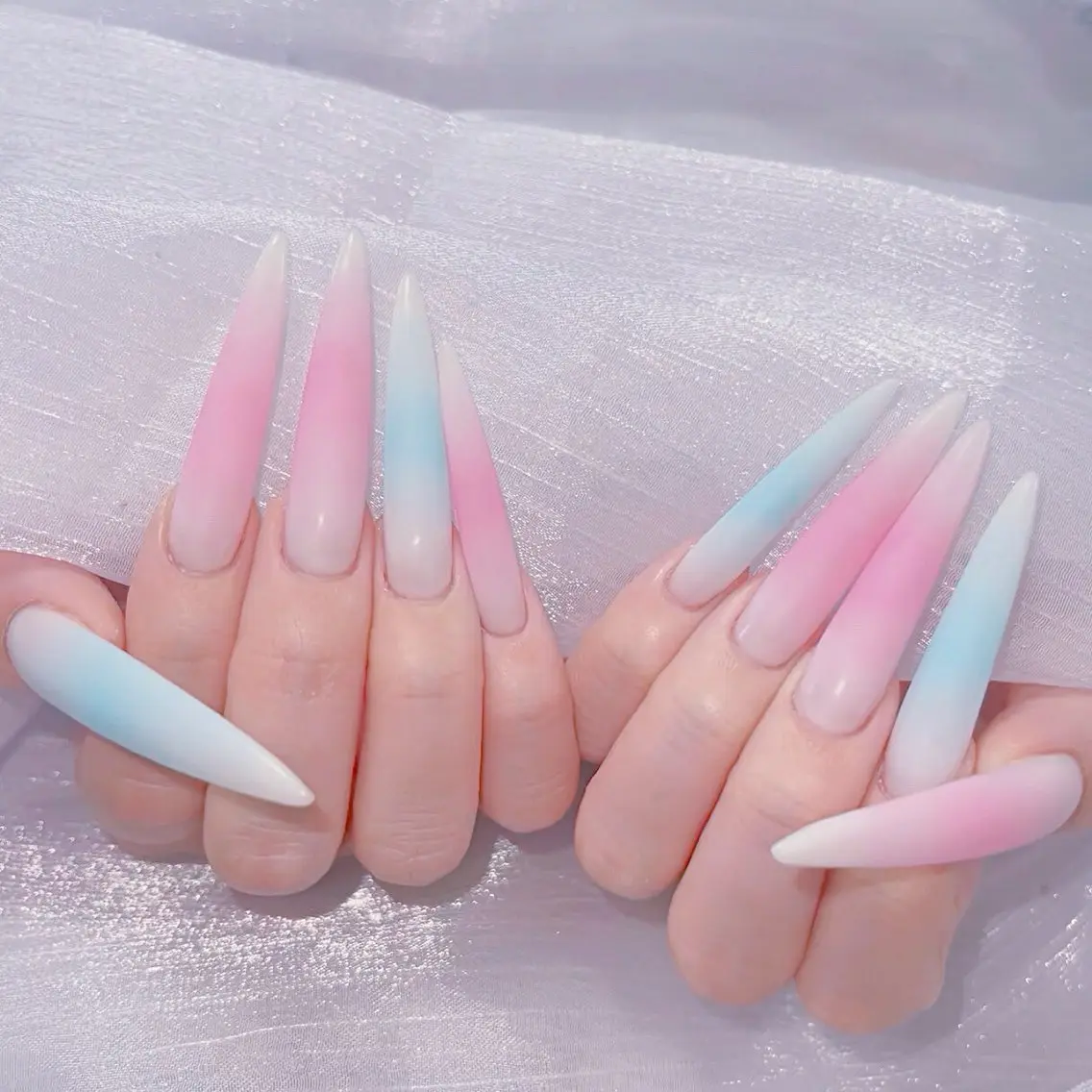 ネイル オーロラネイル 長さ出し フラッシュネイル フレンチネイル ジェルネイル ハンドネイル ハンドケア CiCi Nail Salonのネイルデザイン