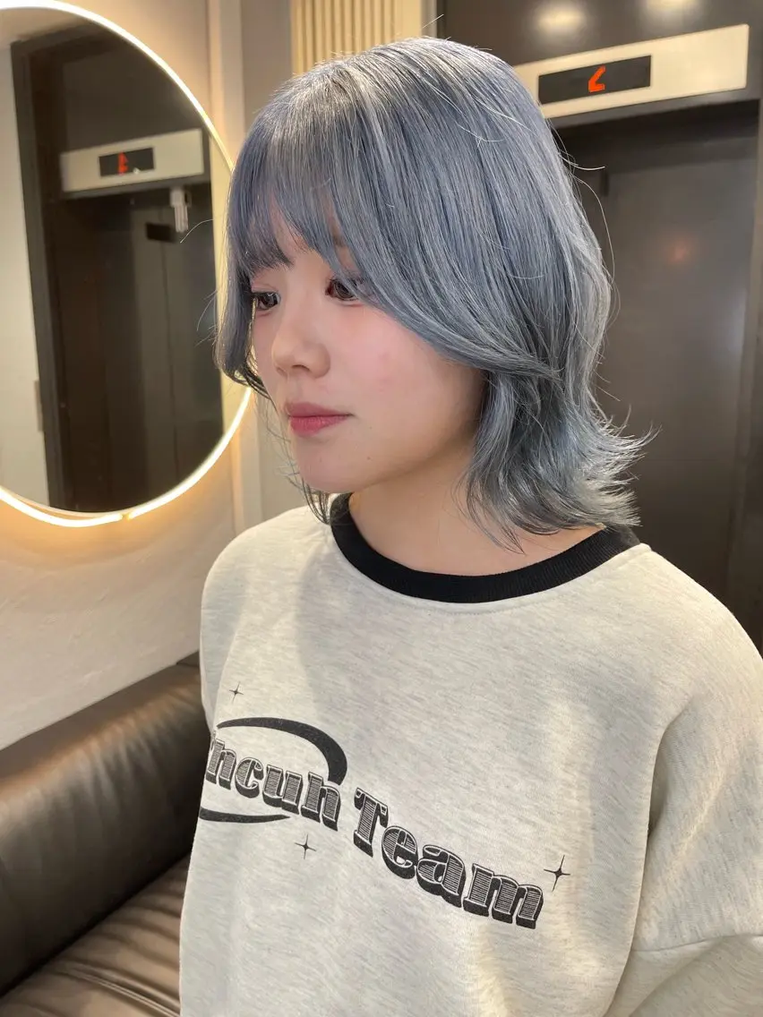 ミディアム カラー ブリーチ ケアブリーチ デザインカラー ダブルカラー イヤリングカラー ヘアカラー トリートメント TATSUブリーチ/ ミルクティーベージュのヘアスタイル
