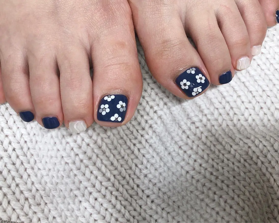 ネイル ネイビー フットネイル saki_ nail heronのネイルデザイン