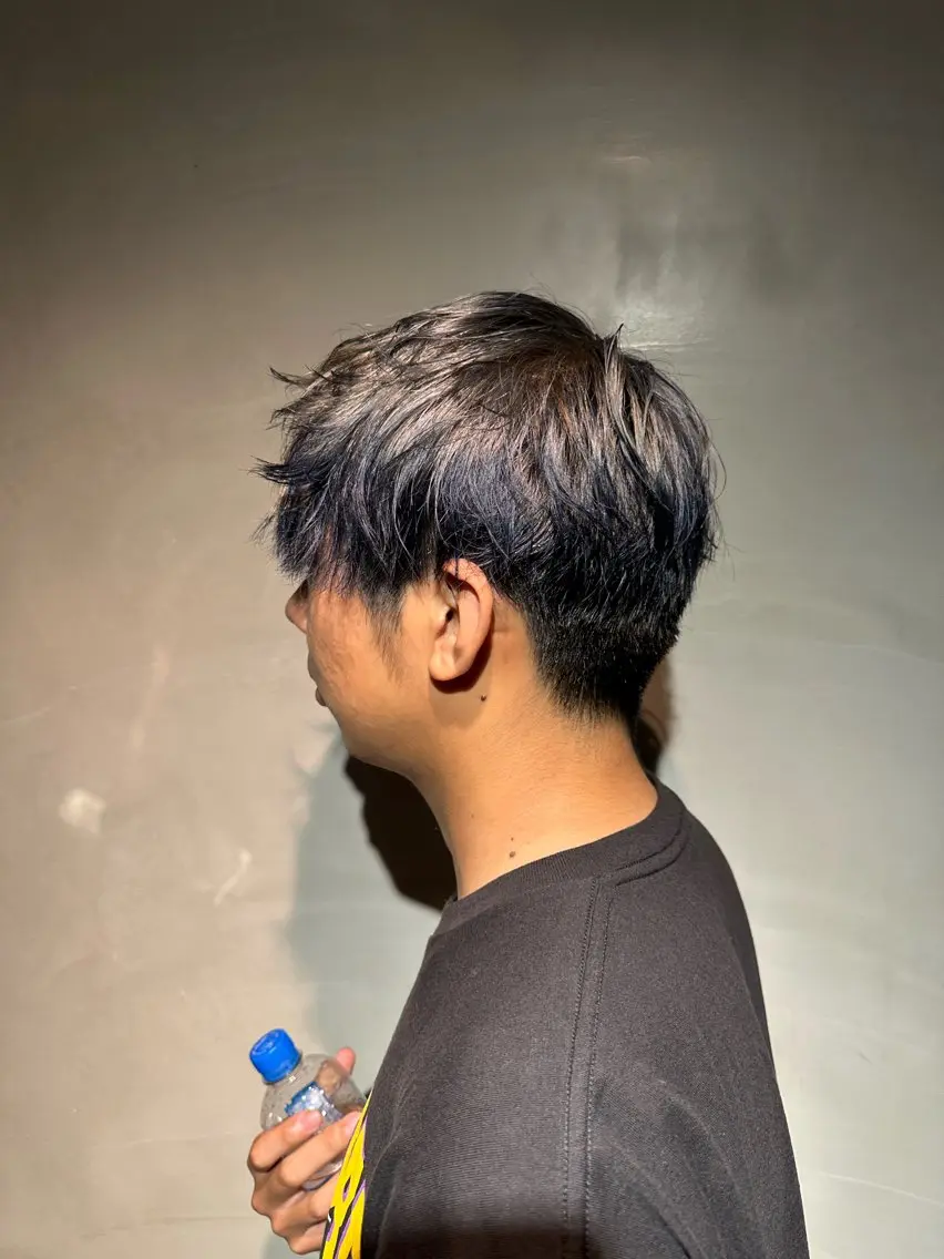 カラー メンズ メンズブリーチ ブリーチ ネイビーカラー シルバー 白川 大哉のヘアスタイル