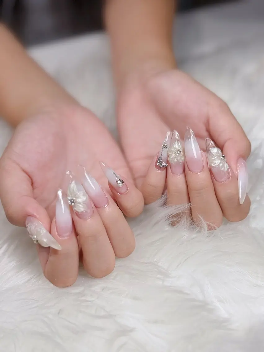 ネイル オーロラネイル チークネイル フットネイル フレンチネイル ジェルネイル ハンドネイル Nichi Nailsのネイルデザイン