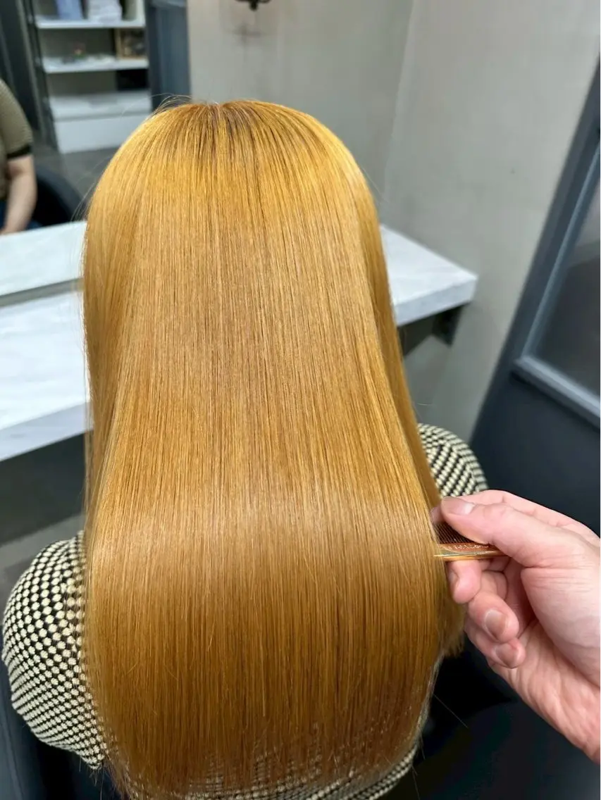 【ダメージレス】ケアブリーチ+ツヤ透明感カラー骨格矯正カット+髪補修トリートメントの写真
