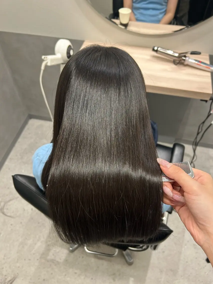 ロング カット 縮毛矯正 透明感カラー 美髪矯正💎momoのヘアスタイル
