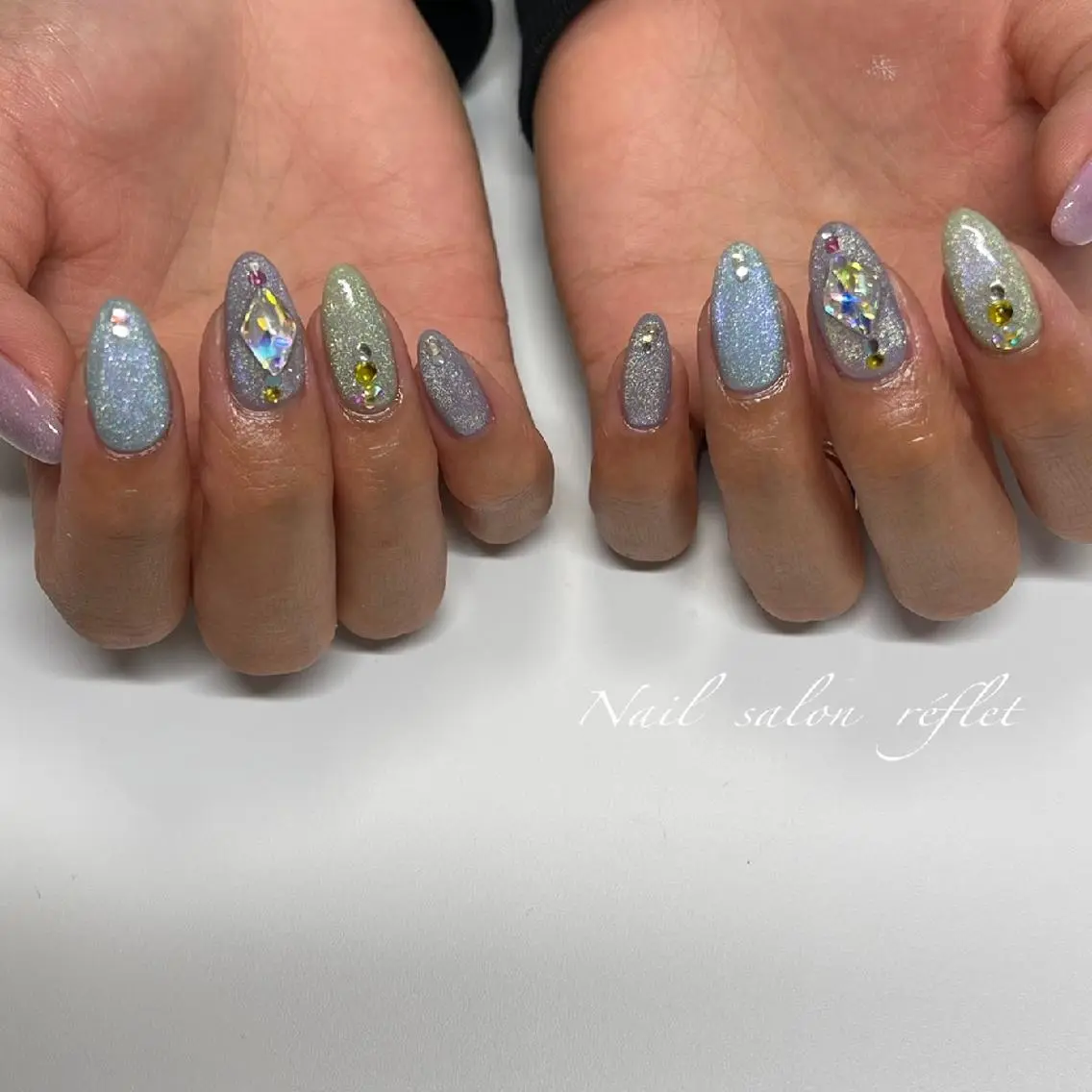 ネイル ストーンネイル ハンドネイル Nailsalon Lebelのネイルデザイン