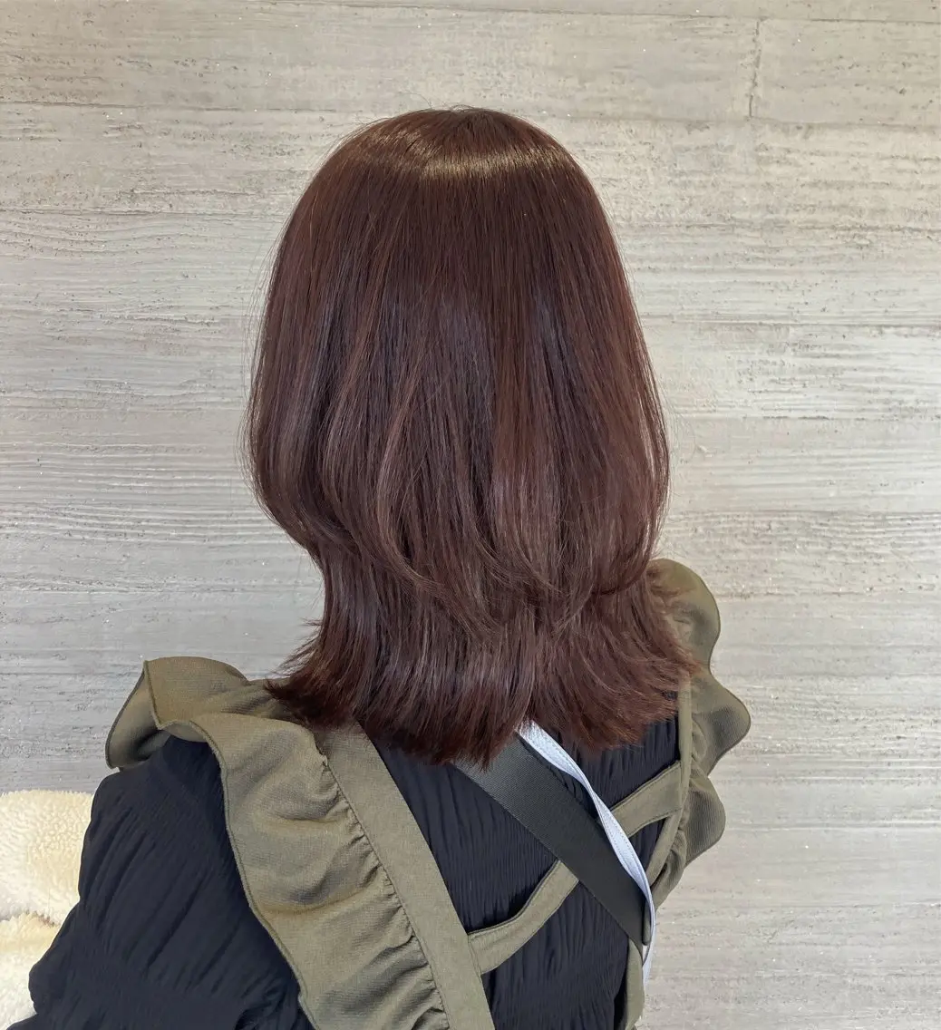 ミディアム カラー グレージュ ラベンダーカラー ラベンダーグレージュ ラベンダーグレー レイヤーカット サキ🤍ハイトーン 🩰くびれ巻きヘアのヘアスタイル