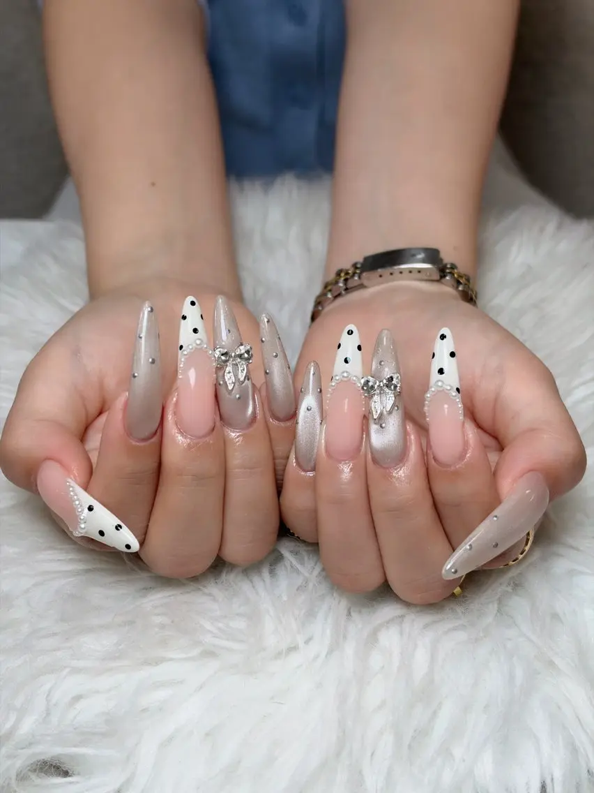 ネイル チークネイル ドット フレンチネイル グラデーション ハート ハンドネイル Julli NailStudioのネイルデザイン