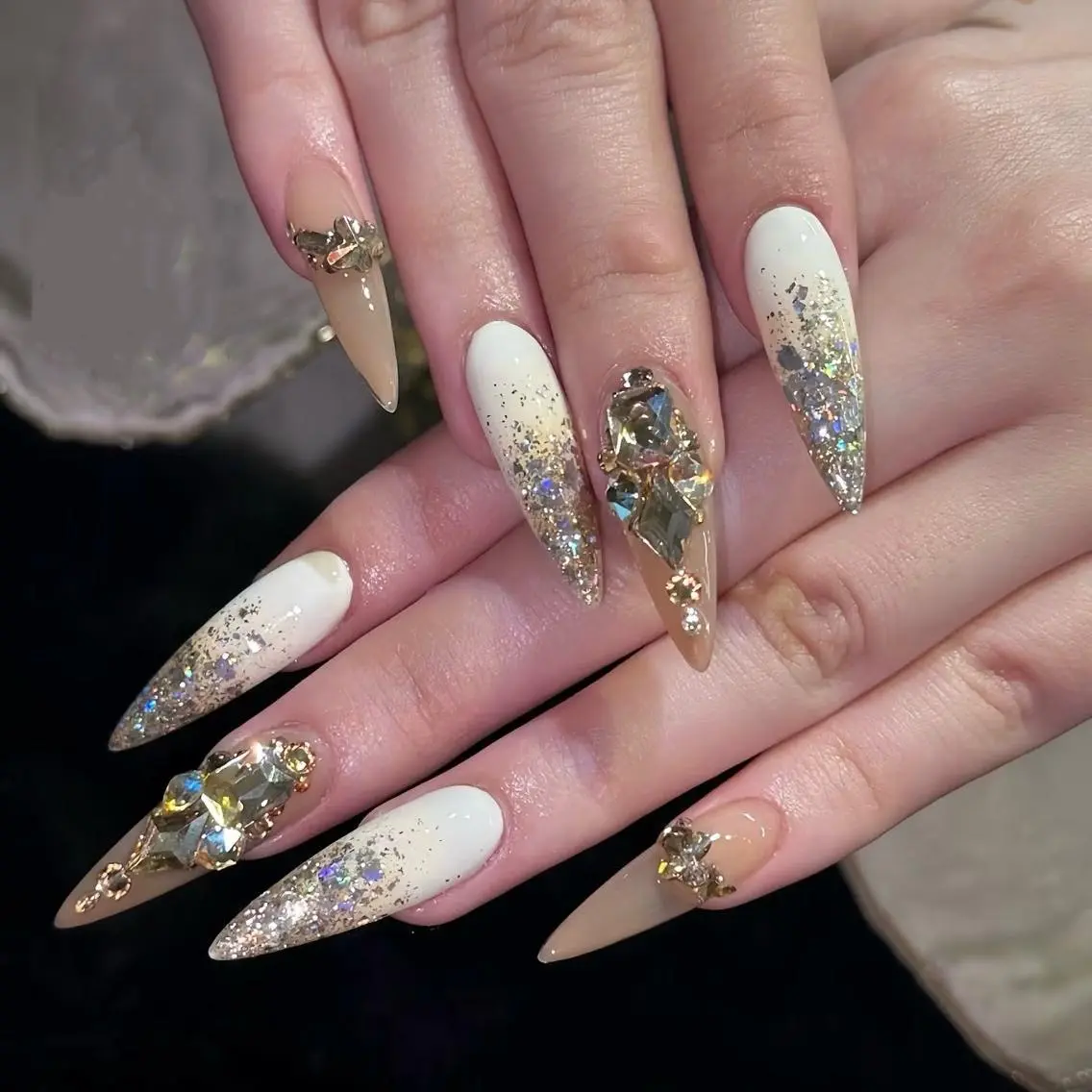 ネイル アートネイル 長さ出し ジェルネイル ガーリー キラキラネイル Rina Mika Nailsのネイルデザイン