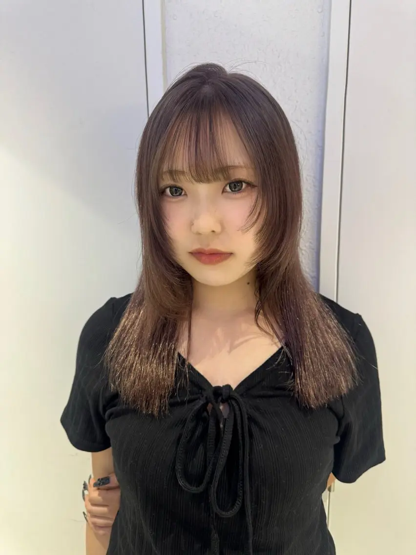 ミディアム カラー ラベンダーカラー レイヤーカット カット ヘアカラー トリートメント Ami/艶カラー/ レイヤー/ハイトーンのヘアスタイル
