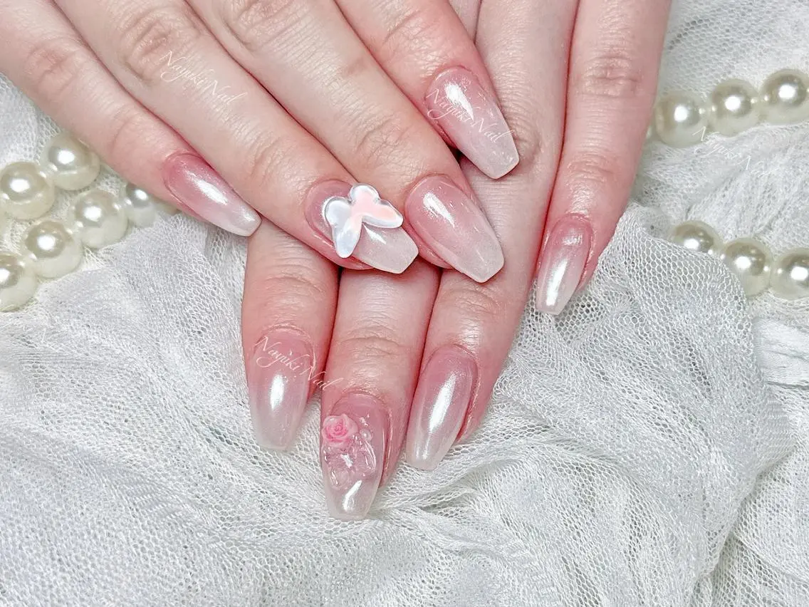 ネイル 🦋 Queenieのネイルデザイン