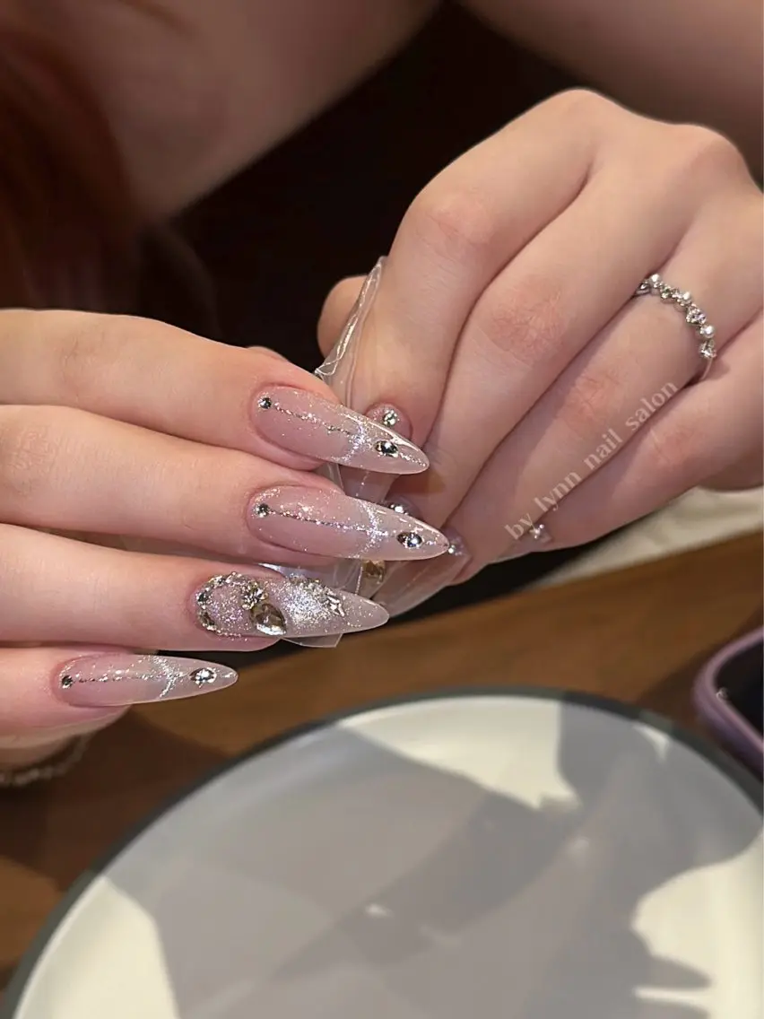 ネイル フットネイル フレンチネイル グラデーション ハート 韓国ネイル ハンドネイル Lynn_ Nailのネイルデザイン